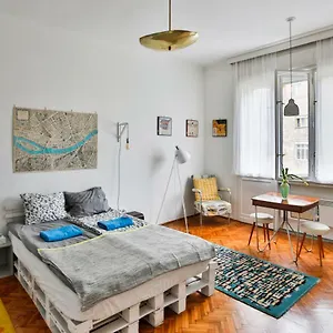 https://bright-lights-big-city-studio.inbudapesthotels.com