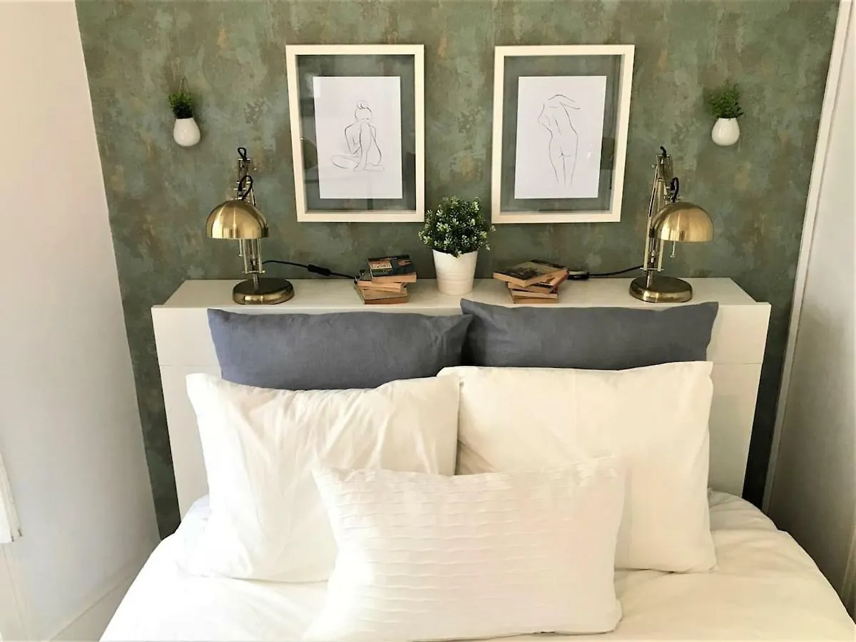 Principe Real - 2 Bedroom Apartment With Terrace Lisbon